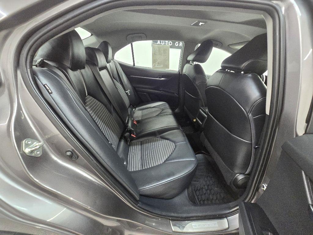 Toyota Camry SE 2020