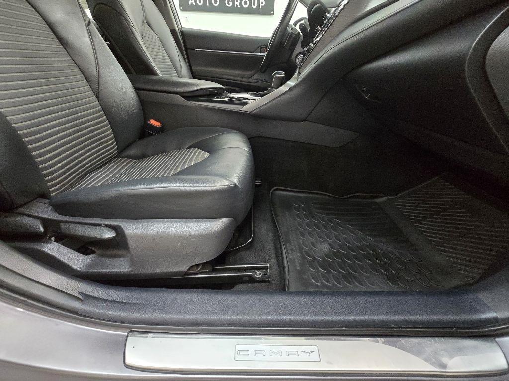 Toyota Camry SE 2020