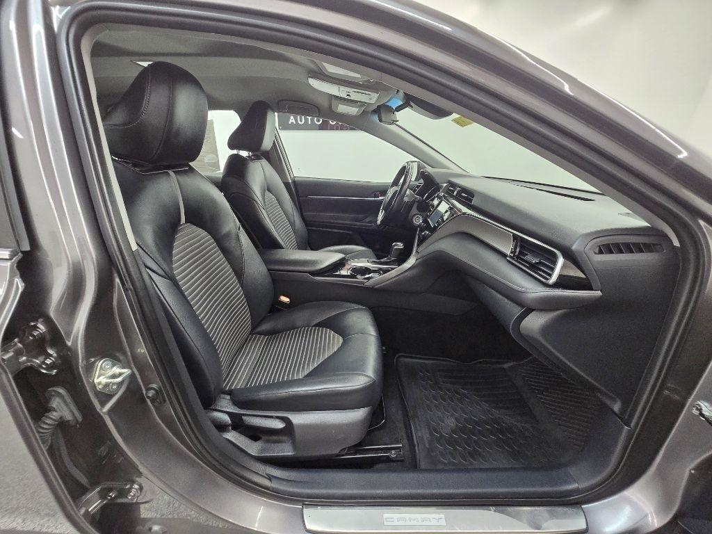 Toyota Camry SE 2020
