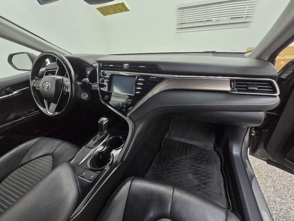 Toyota Camry SE 2020