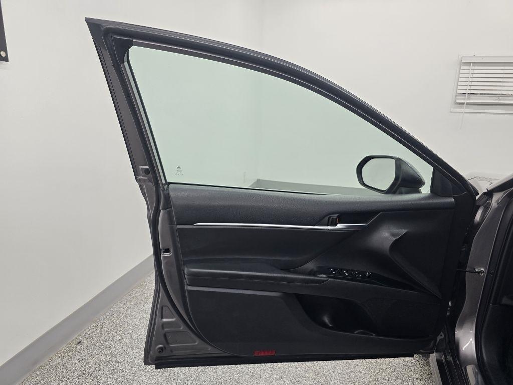 Toyota Camry SE 2020