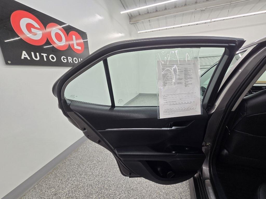 Toyota Camry SE 2020