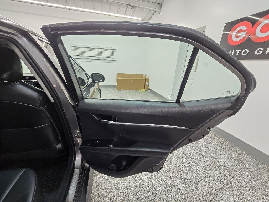 Toyota Camry SE 2020