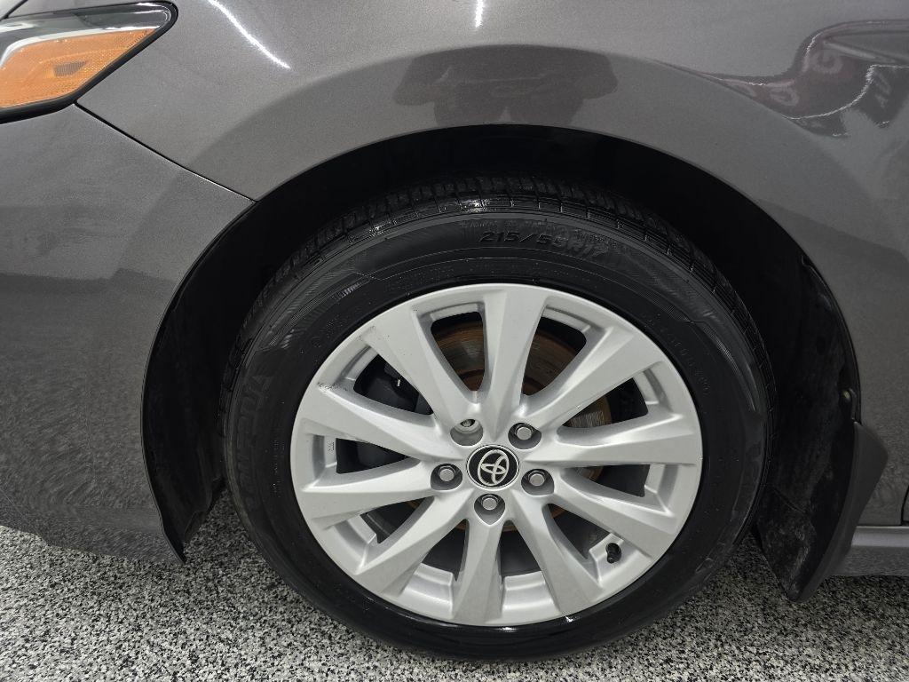 Toyota Camry SE 2020
