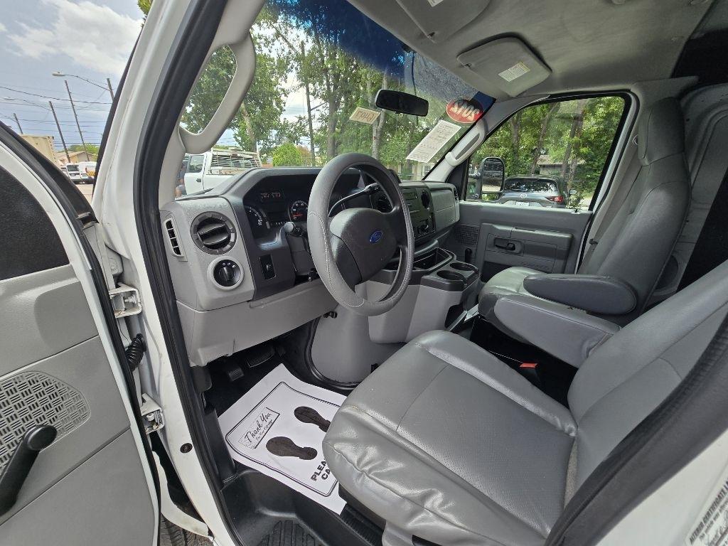 Ford Econoline E-150 2012
