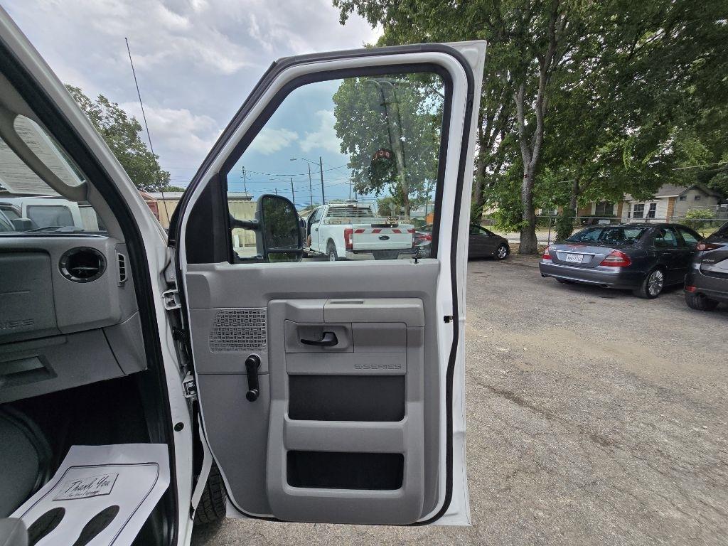 Ford Econoline E-150 2012