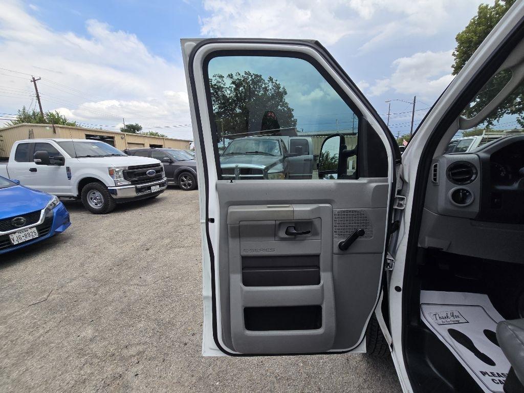 Ford Econoline E-150 2012