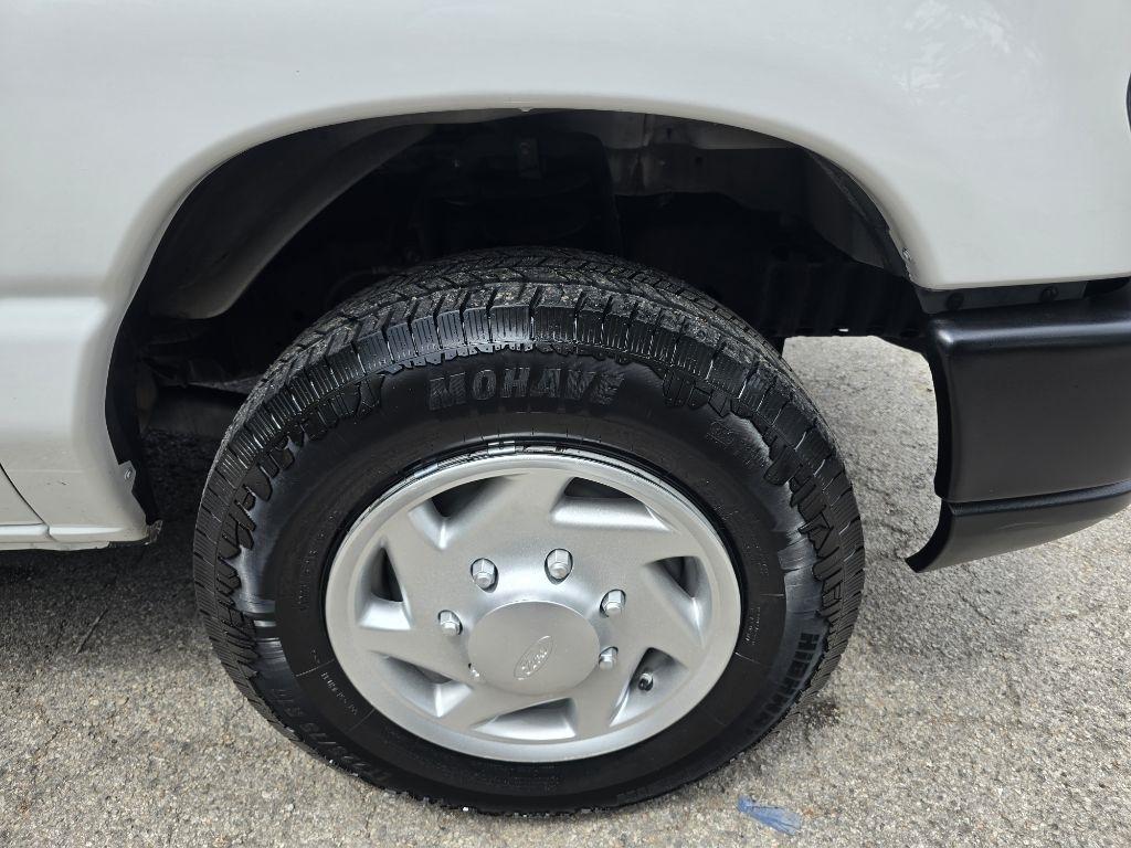 Ford Econoline E-150 2012