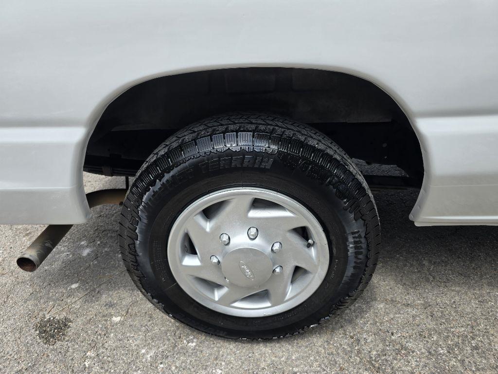 Ford Econoline E-150 2012