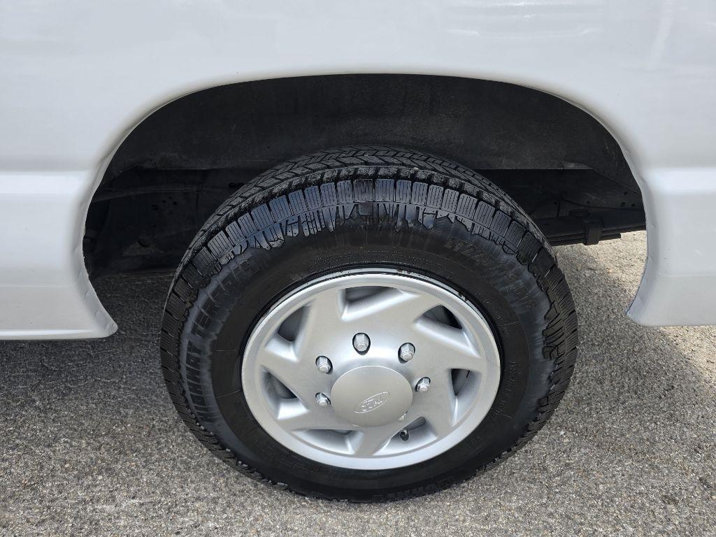 Ford Econoline E-150 2012