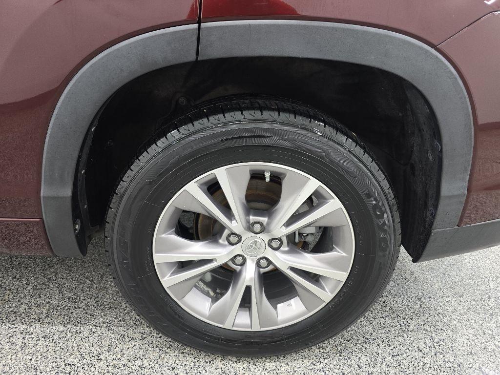 Toyota Highlander XLE FWD V6 2015