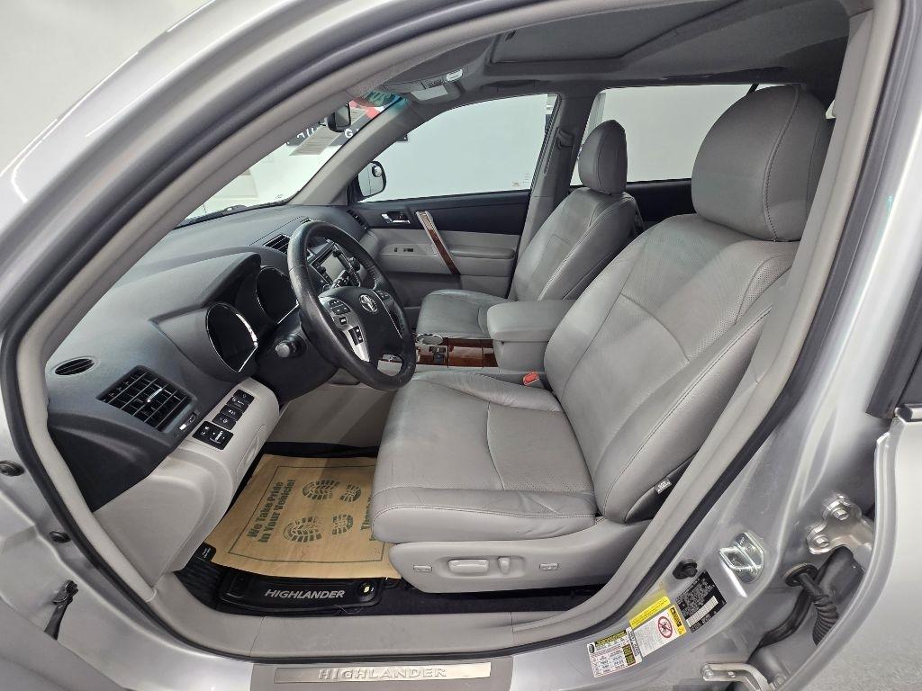 Toyota Highlander Limited 2WD 2013