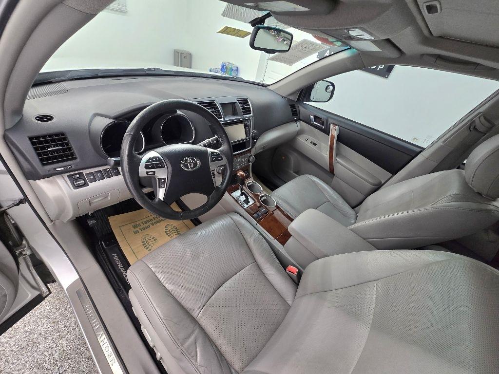 Toyota Highlander Limited 2WD 2013