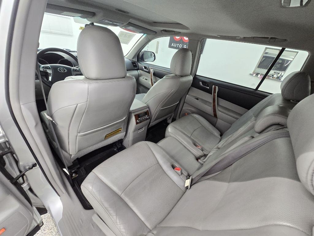 Toyota Highlander Limited 2WD 2013