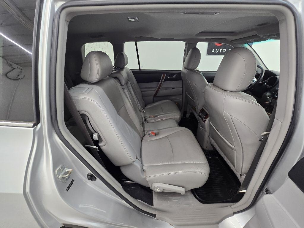 Toyota Highlander Limited 2WD 2013