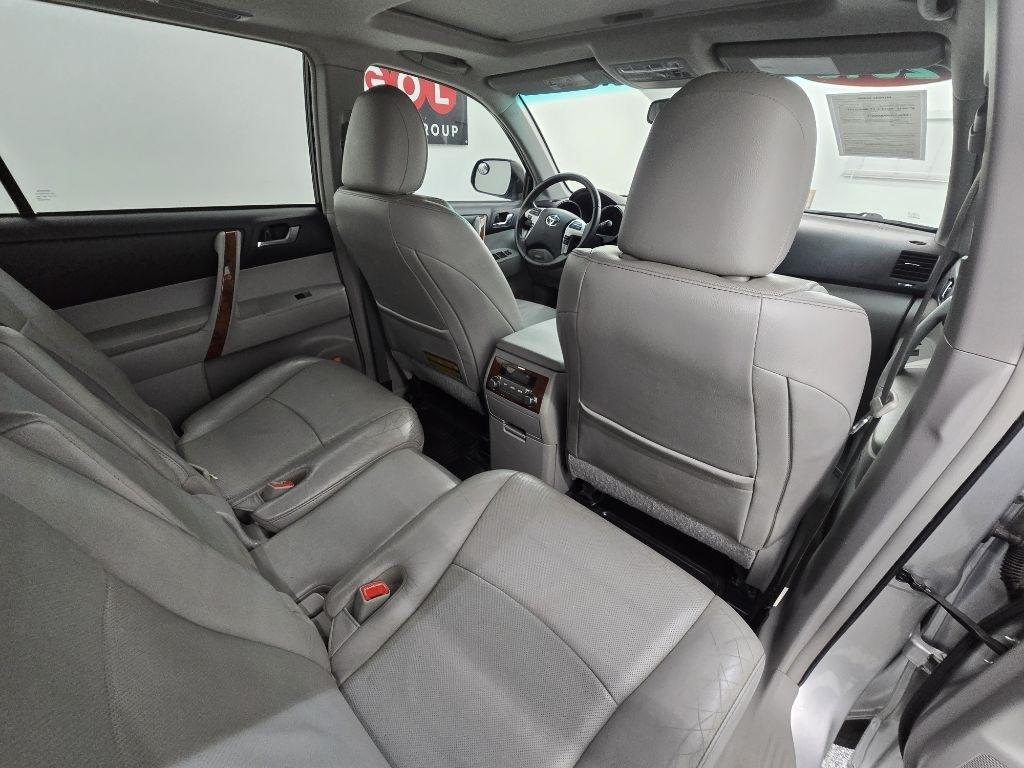 Toyota Highlander Limited 2WD 2013
