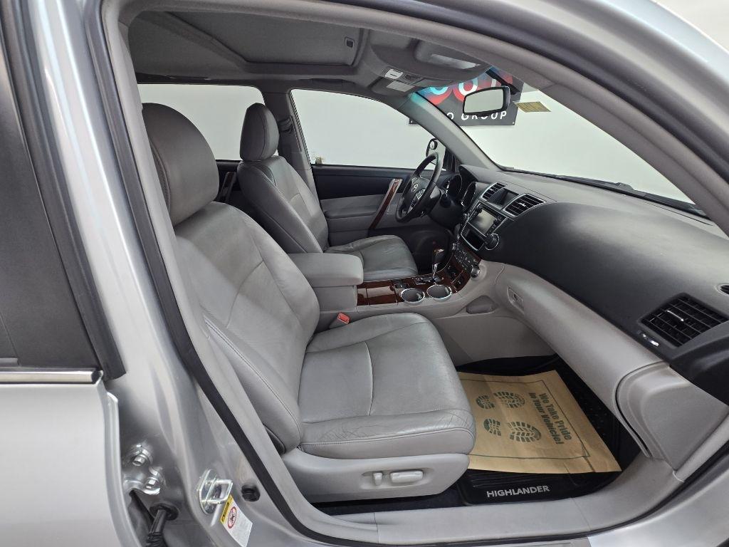 Toyota Highlander Limited 2WD 2013