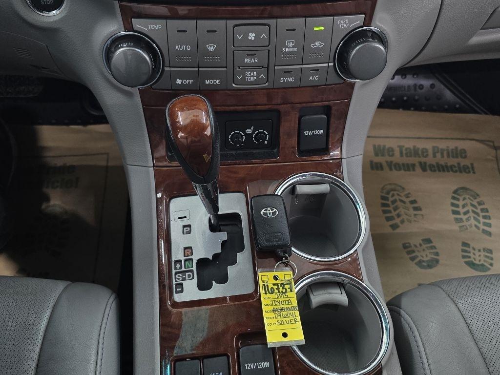 Toyota Highlander Limited 2WD 2013