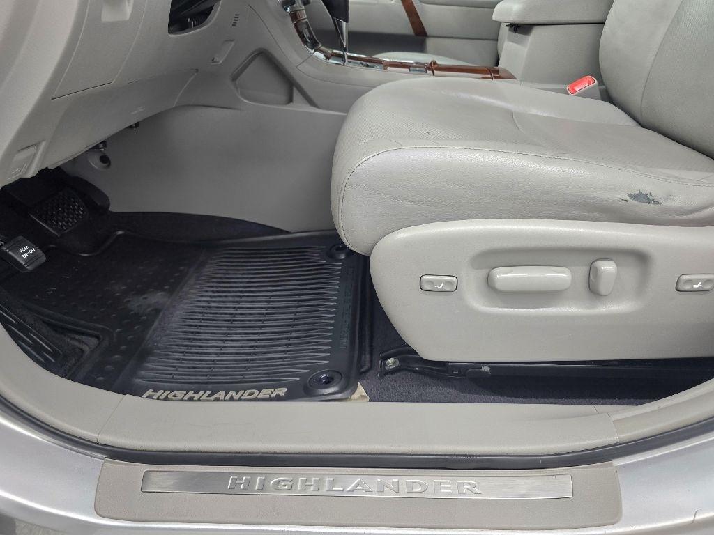 Toyota Highlander Limited 2WD 2013