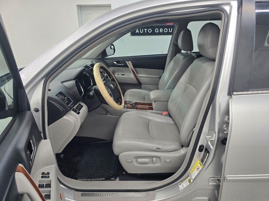 Toyota Highlander Limited 2WD 2013
