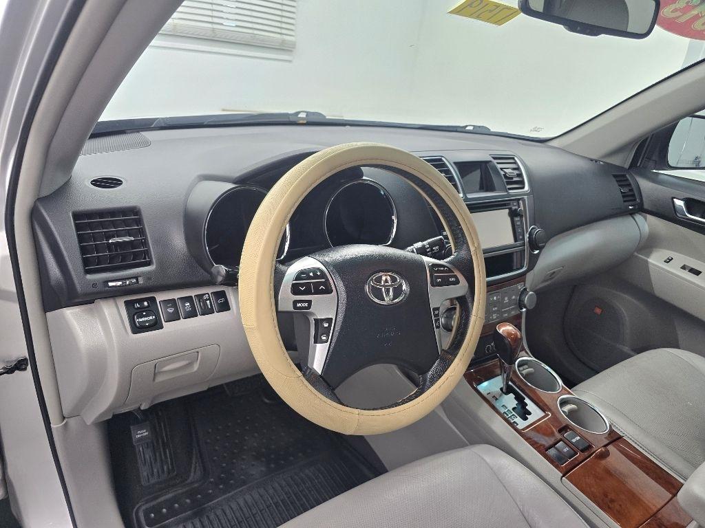 Toyota Highlander Limited 2WD 2013