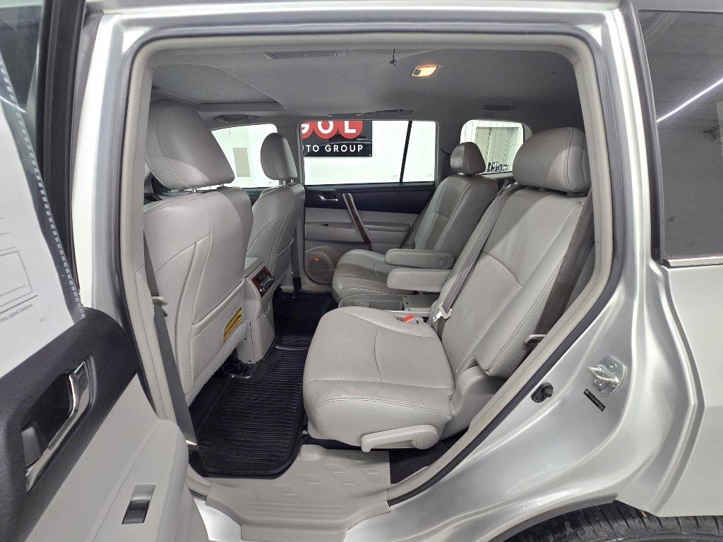 Toyota Highlander Limited 2WD 2013