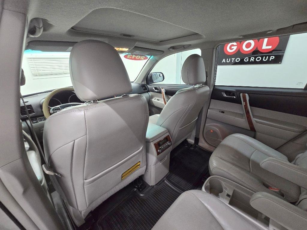 Toyota Highlander Limited 2WD 2013