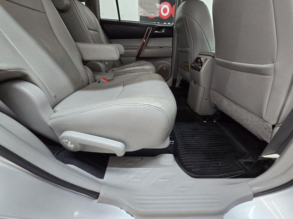 Toyota Highlander Limited 2WD 2013