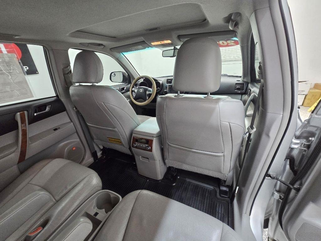Toyota Highlander Limited 2WD 2013