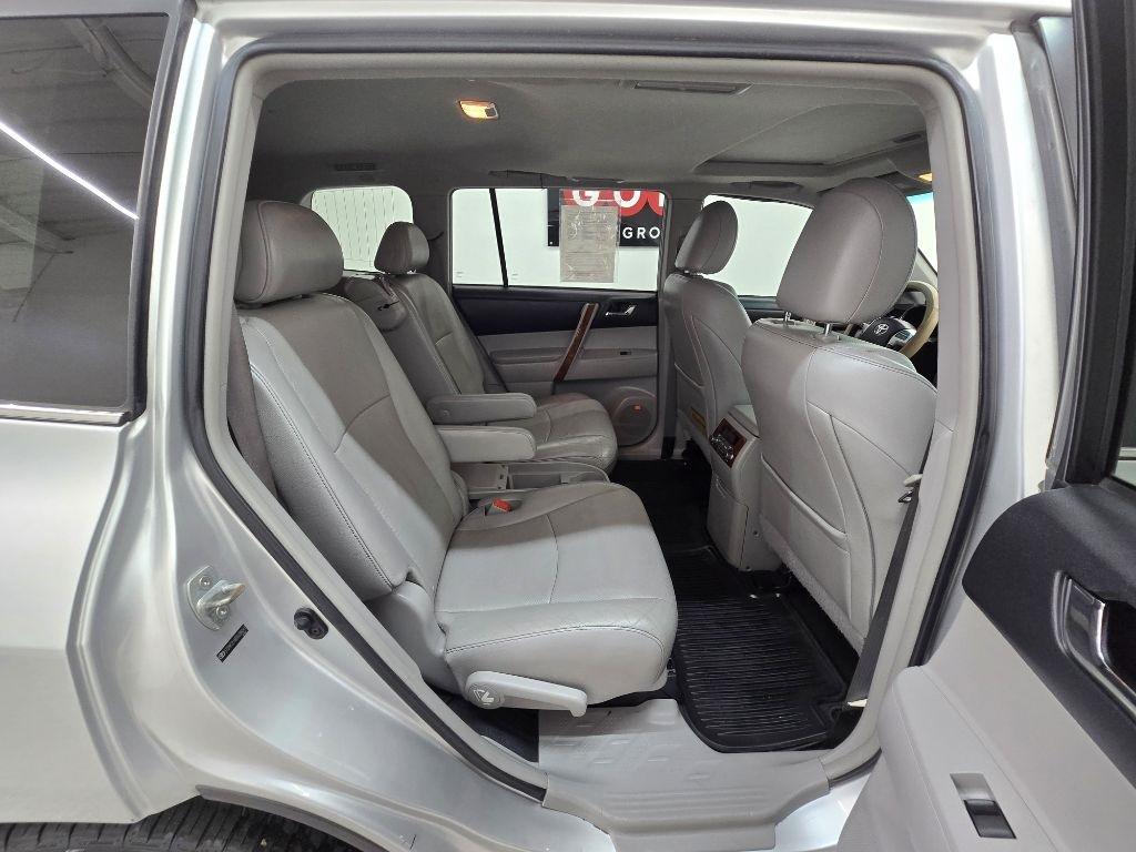 Toyota Highlander Limited 2WD 2013