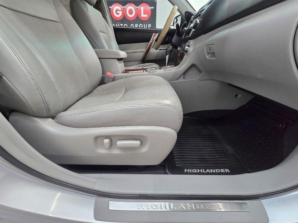 Toyota Highlander Limited 2WD 2013