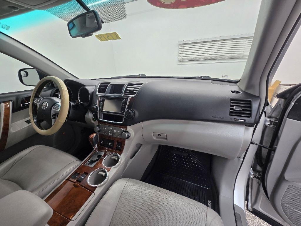 Toyota Highlander Limited 2WD 2013