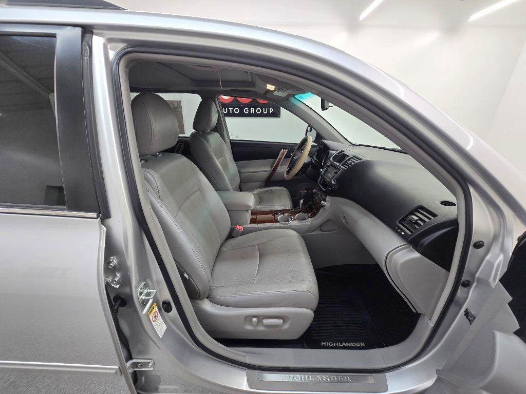 Toyota Highlander Limited 2WD 2013