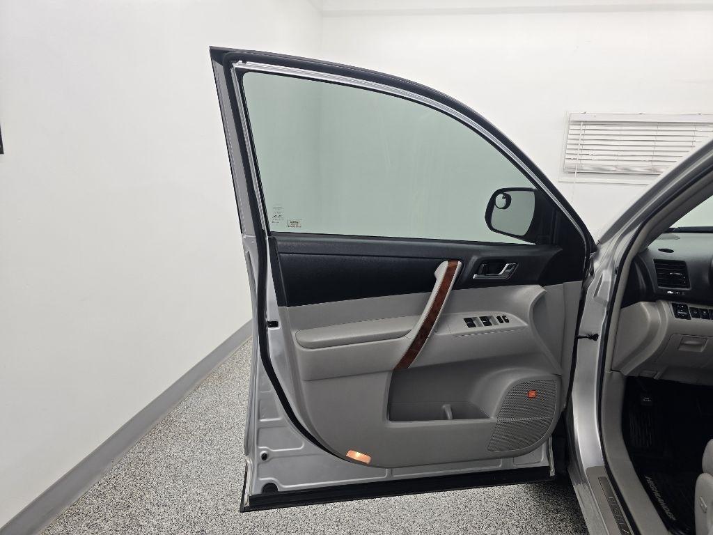 Toyota Highlander Limited 2WD 2013