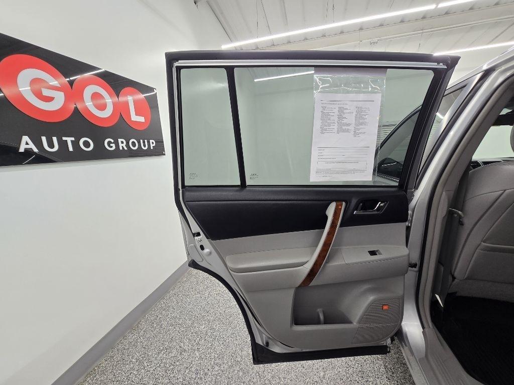 Toyota Highlander Limited 2WD 2013