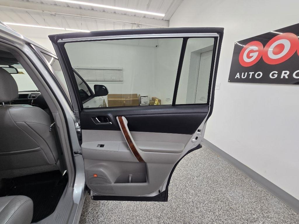 Toyota Highlander Limited 2WD 2013