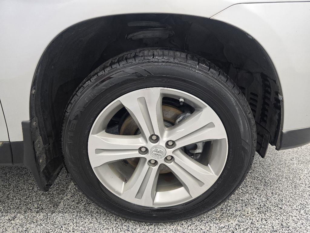 Toyota Highlander Limited 2WD 2013