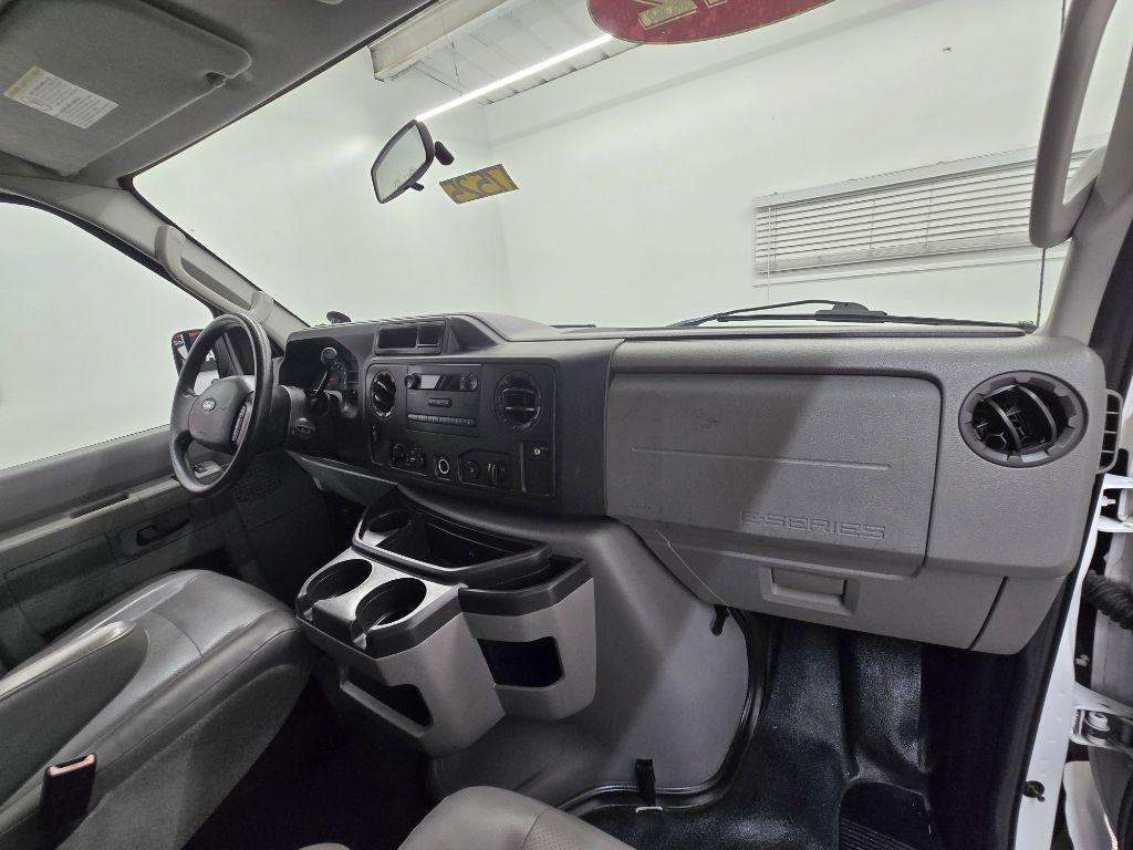 Ford Econoline E-150 2012