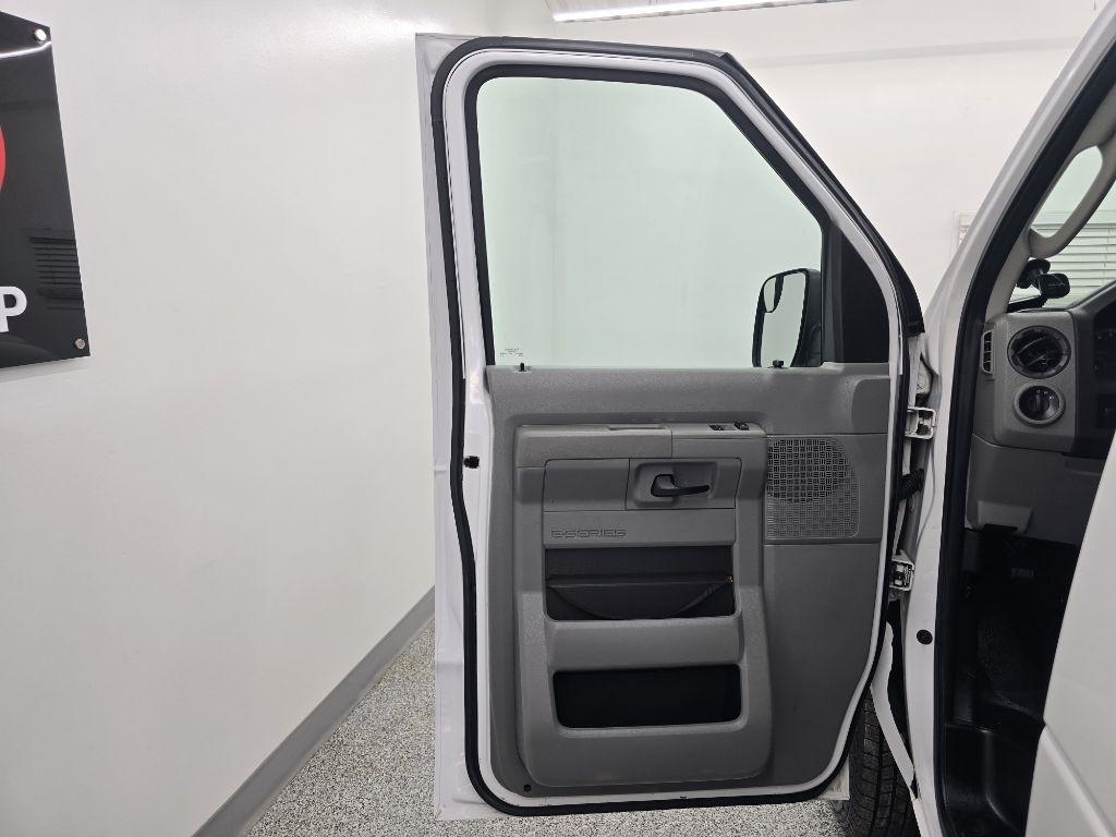 Ford Econoline E-150 2012
