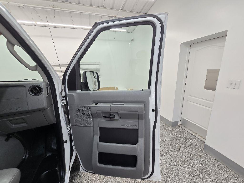 Ford Econoline E-150 2012