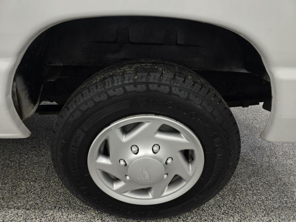 Ford Econoline E-150 2012
