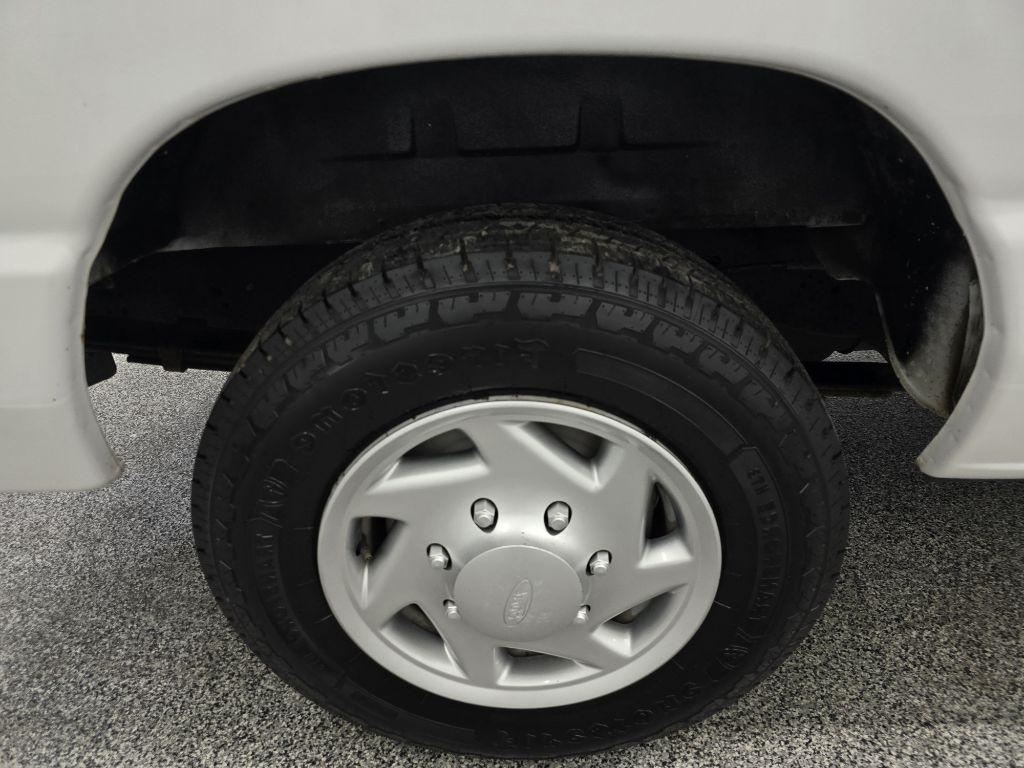 Ford Econoline E-150 2012