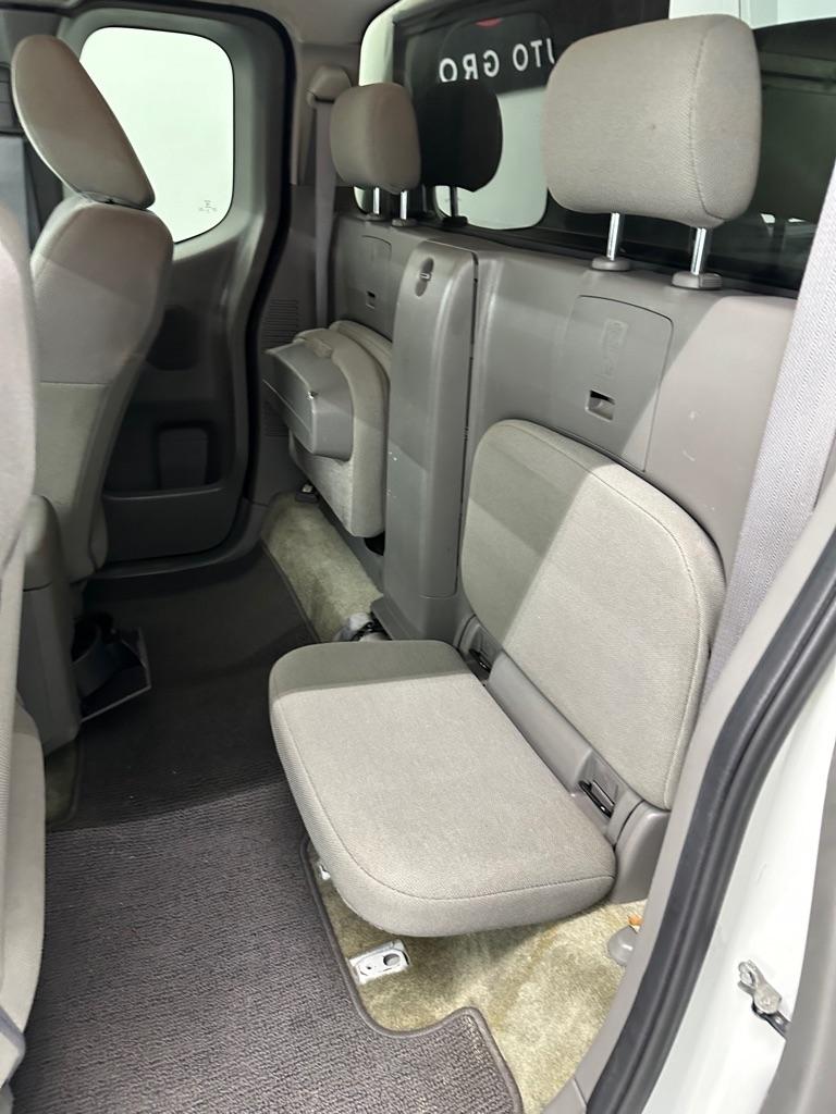 Nissan Frontier SV King Cab I4 5MT 2WD 2017
