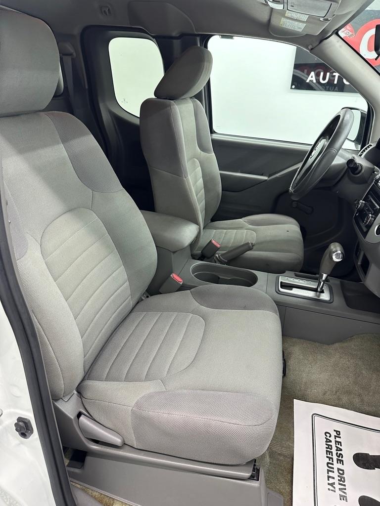 Nissan Frontier SV King Cab I4 5MT 2WD 2017