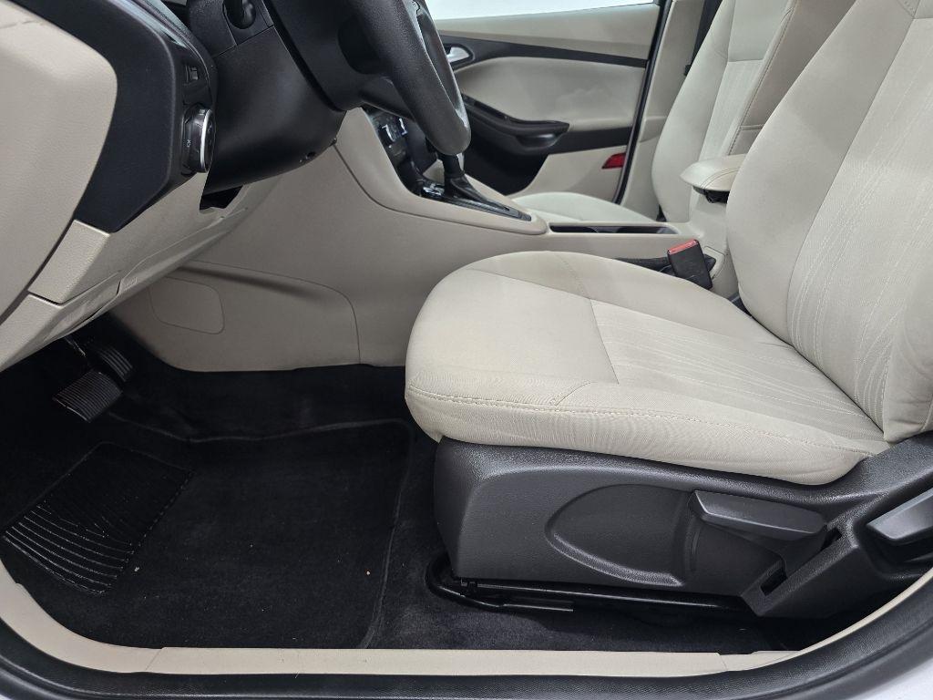 Ford Focus SE Sedan 2017