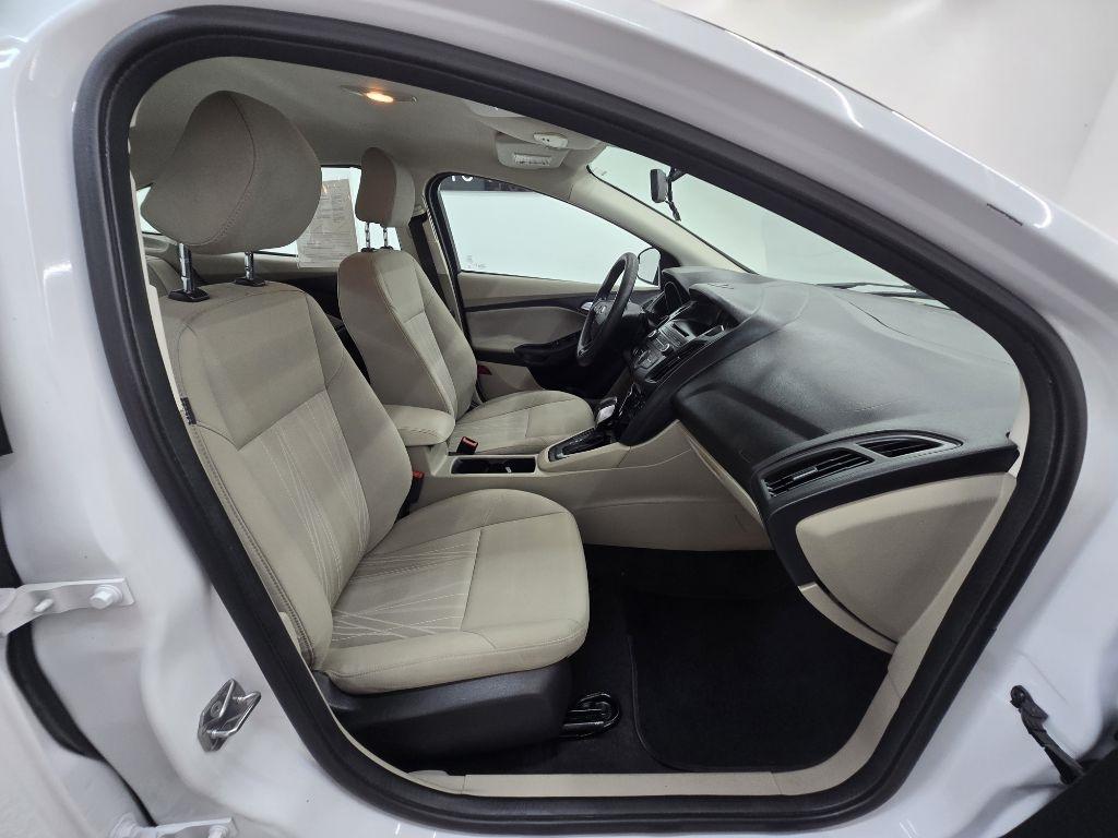 Ford Focus SE Sedan 2017