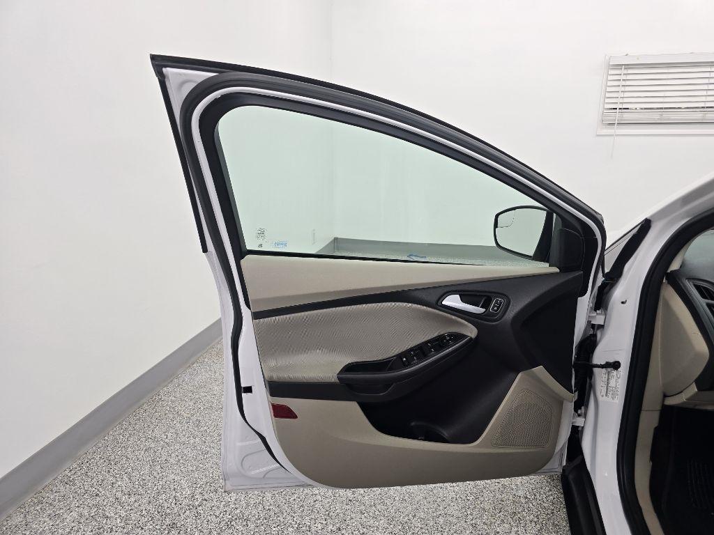 Ford Focus SE Sedan 2017
