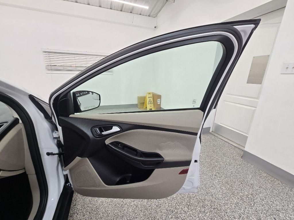 Ford Focus SE Sedan 2017