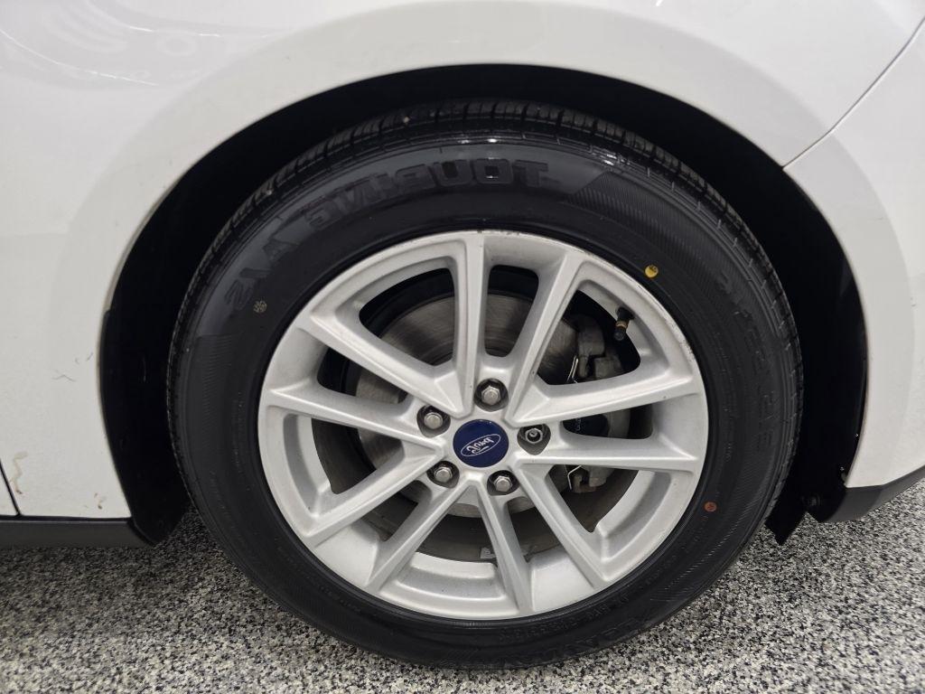 Ford Focus SE Sedan 2017