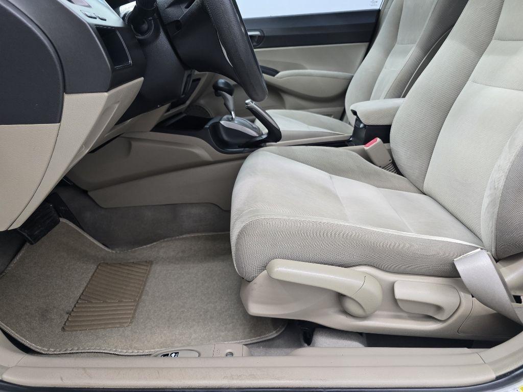 Honda Civic LX Sedan 5-Speed AT 2009